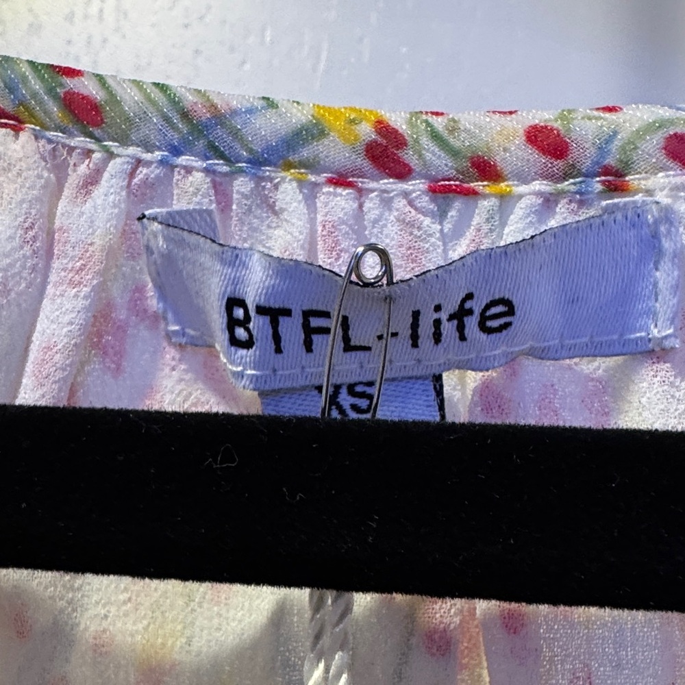 Floral Ruffle Blouse - Multicolor - Picture 2 of 4